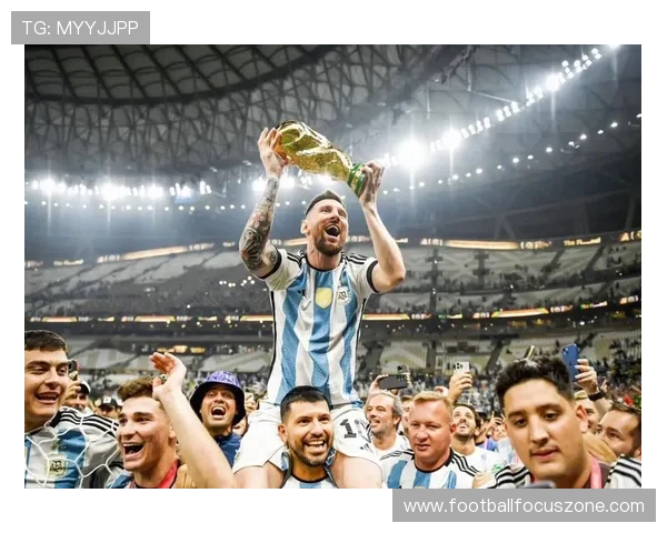 世界杯赛场惊喜不断，年轻球员闪耀引发全球热议