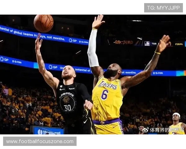 詹姆斯领衔湖人迎战勇士 新赛季NBA大幕拉开期待精彩对决 詹姆斯领衔湖人迎战勇士 新赛季NBA大幕拉开期待精彩对决